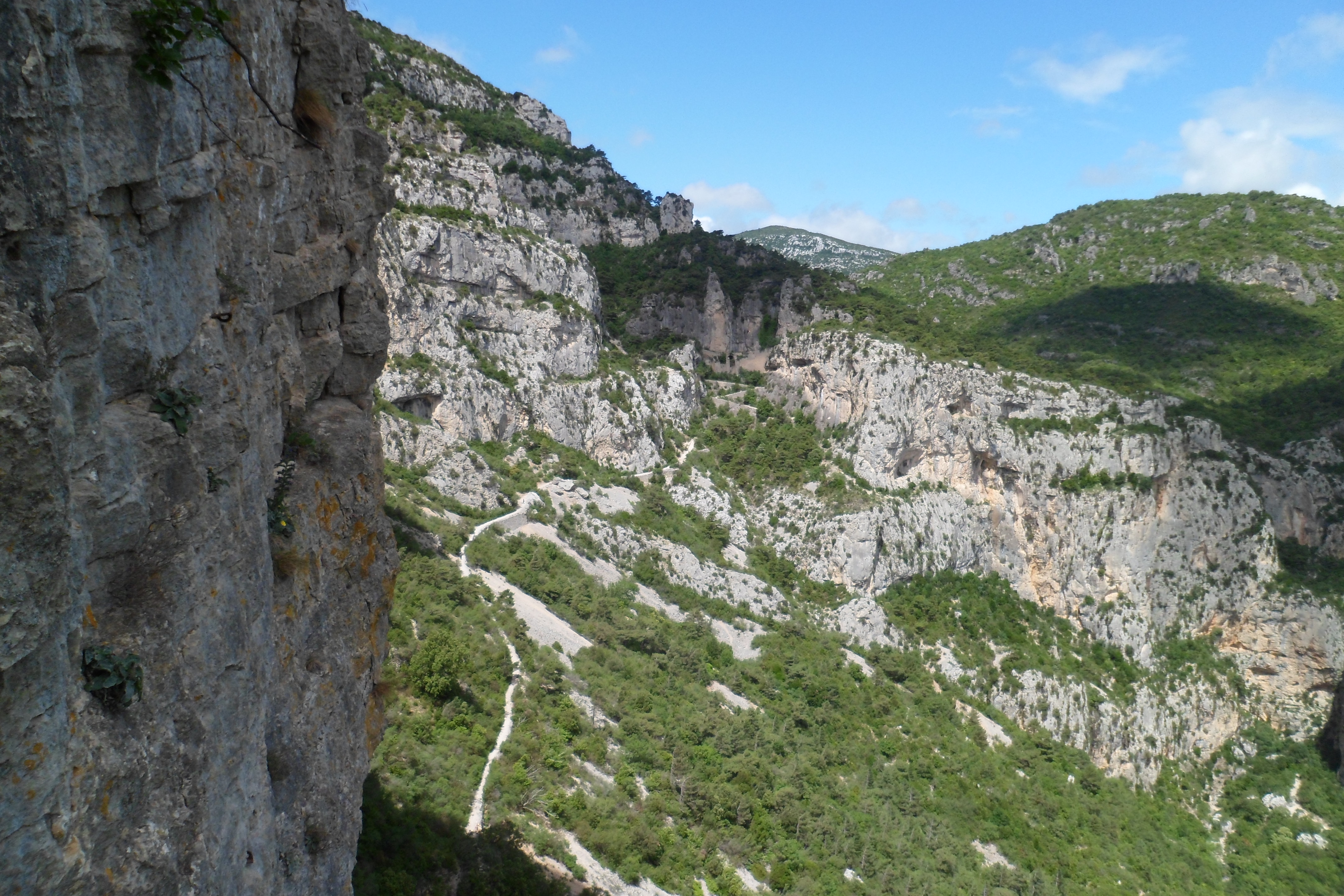 point de vue sur la randonnee au cirque de lnfernet a saint guilhem le desert