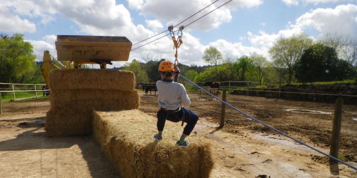 Tyrolienne agricole au centre equestre du Clos d'Alice